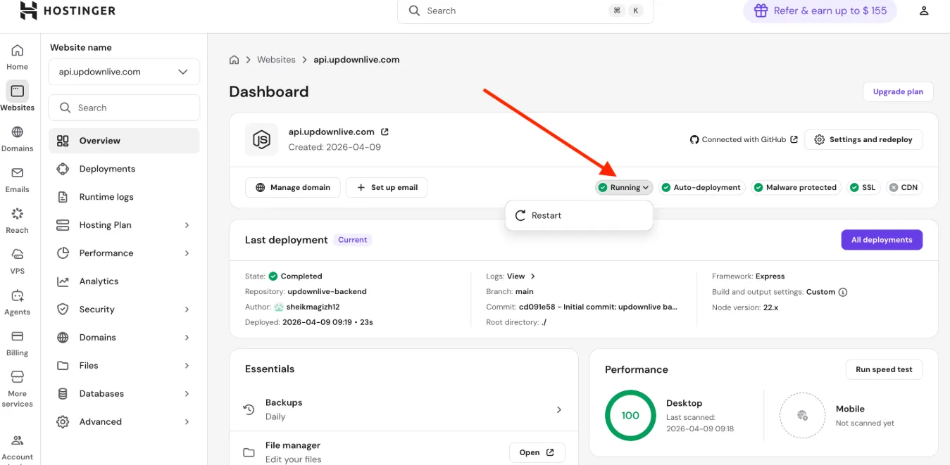 Hostinger Website Dashboard,部署行中的 Running 状态已高亮显示