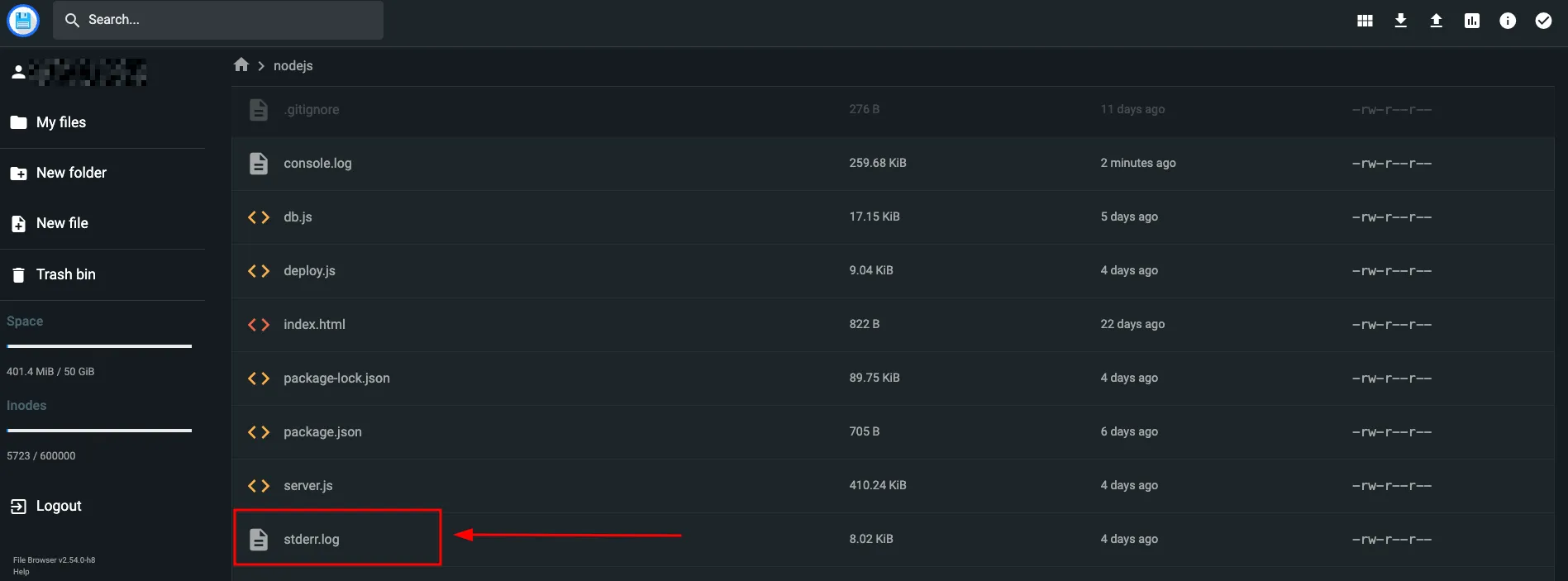 文件浏览器显示 nodejs 文件夹，其中 stderr.log 已高亮