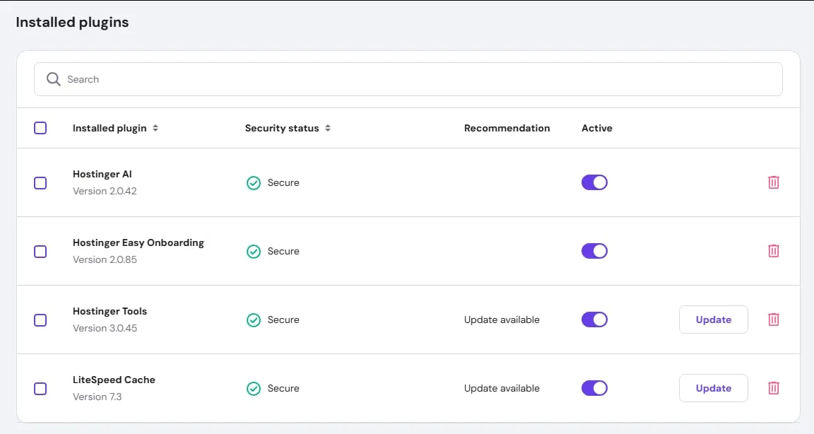 Hostinger 中 WordPress 已安装插件列表,显示激活开关和更新按钮