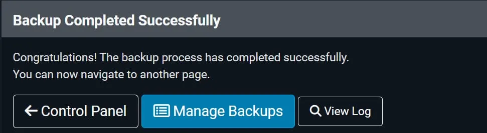 Hostinger 控制面板中显示备份成功完成的界面,高亮显示 Manage Backups 按钮