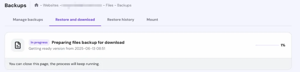 Hostinger Backups 页面,已选择 Restore and download 选项卡,文件备份下载准备进度为 1%